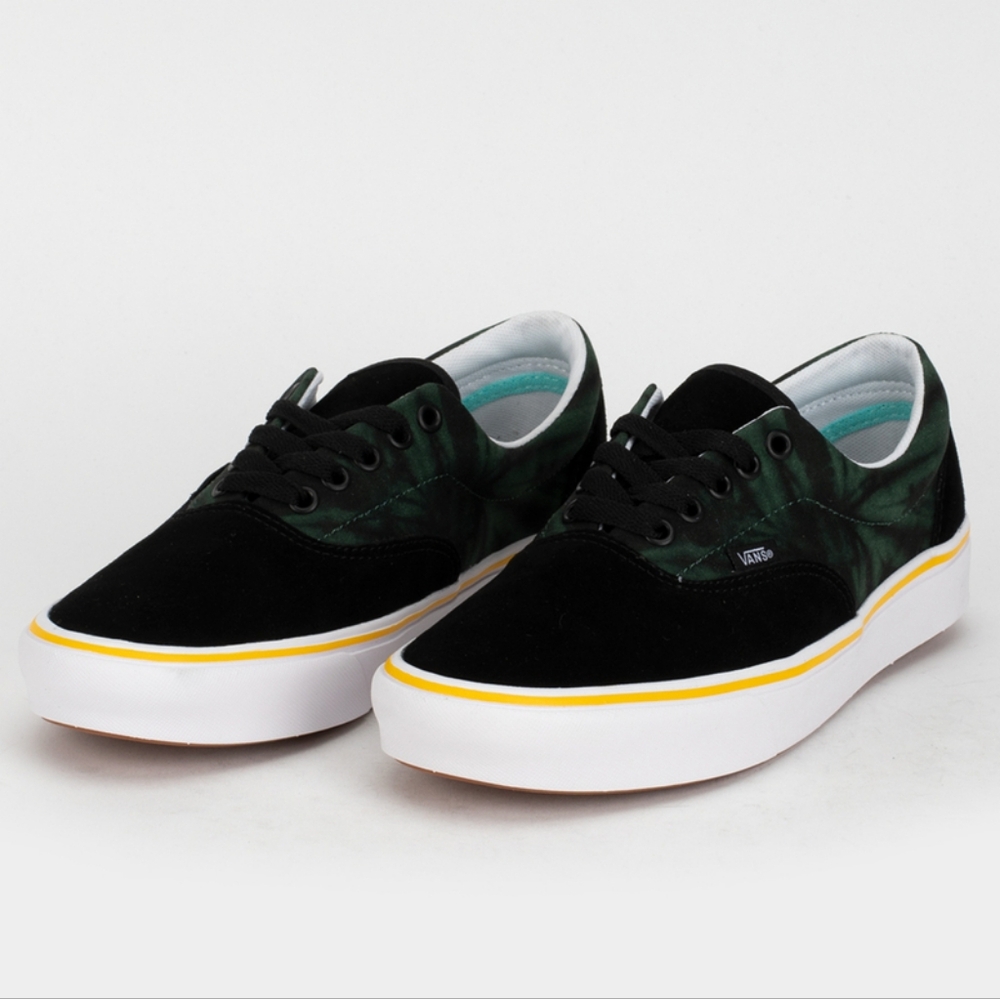 Brand New. In Box. Vans Era Comfy Cush.